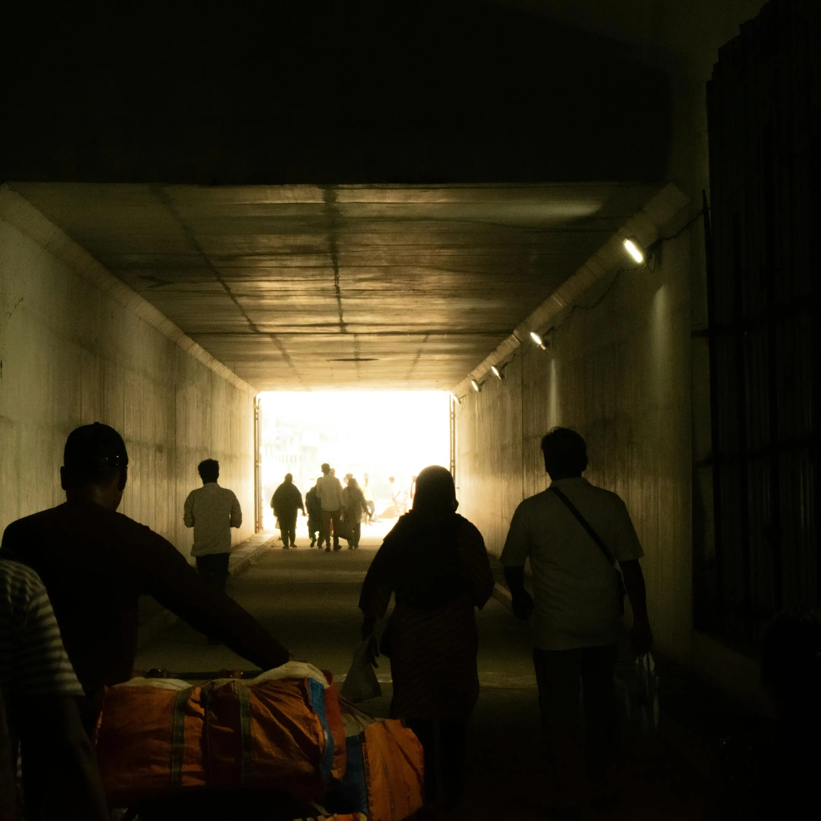 Migranti, la frontiera è ovunque: in Calabria lo spazio c’è ma è gestito male. E\u00A0il sistema trattiene anziché accogliere\n