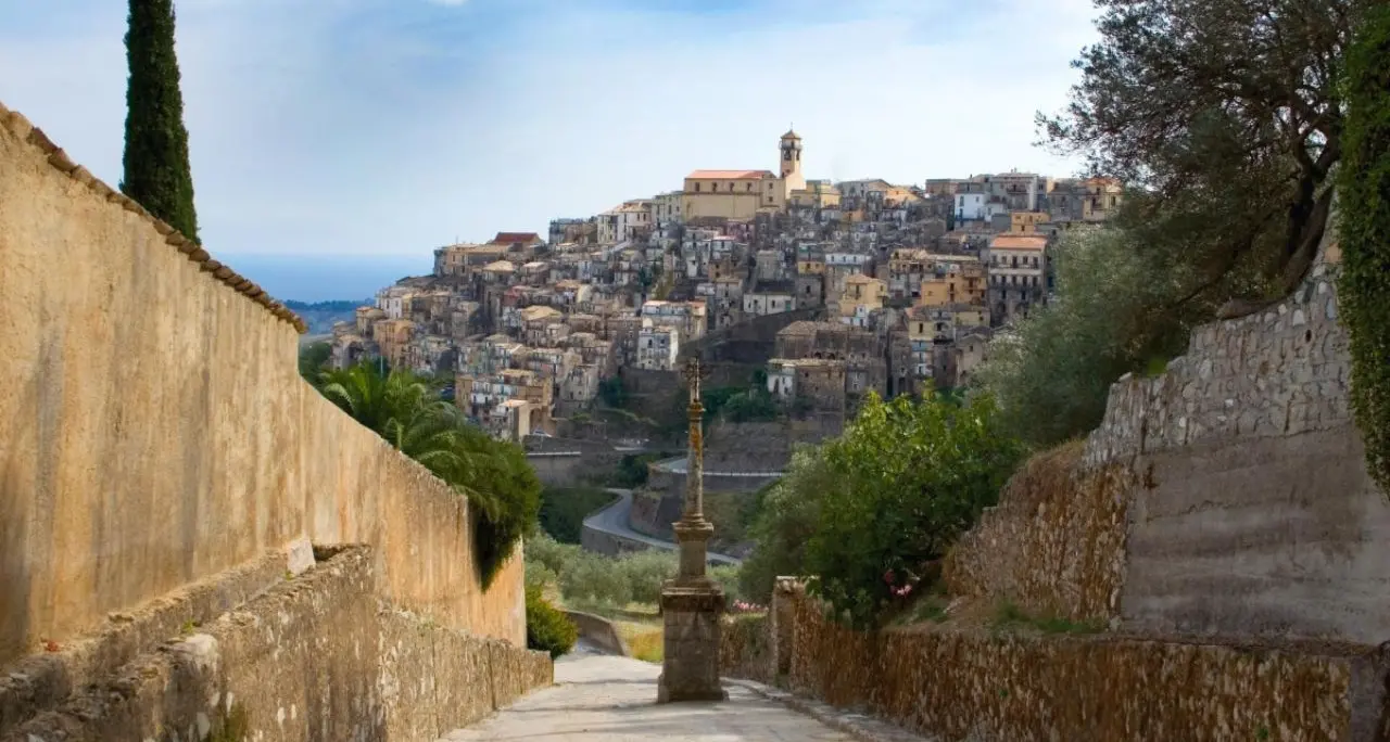 Primo Maggio Slow & Folk a Badolato: tutto pronto per una giornata\u00A0all'insegna della musica, dell'arte\u00A0e del buon cibo\n