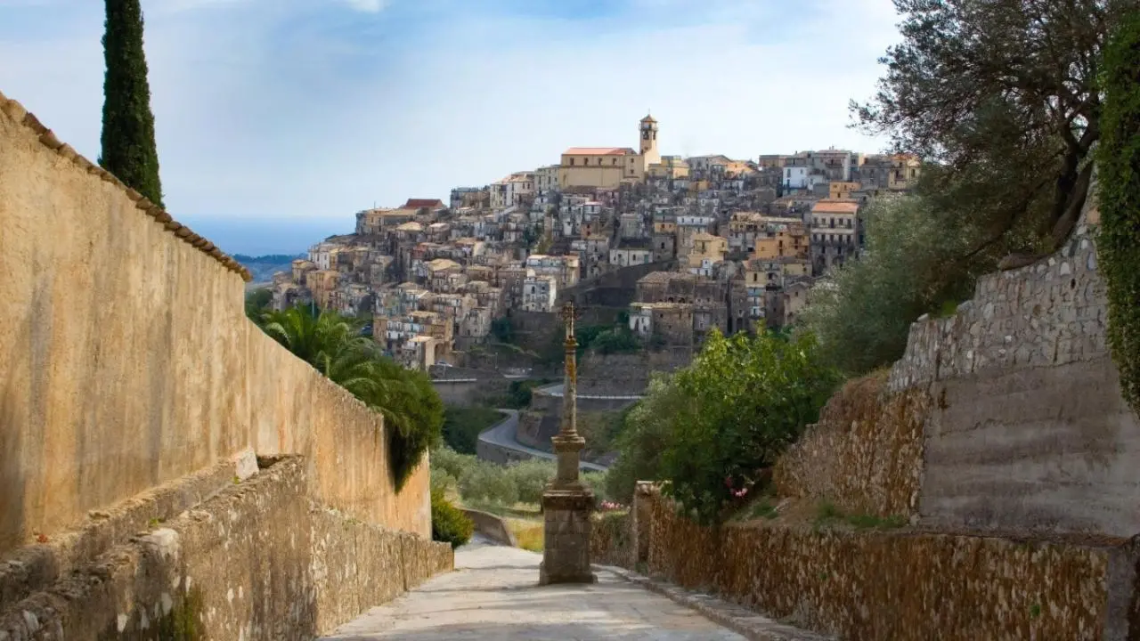 Primo Maggio Slow & Folk a Badolato: tutto pronto per una giornata\u00A0all'insegna della musica, dell'arte\u00A0e del buon cibo\n