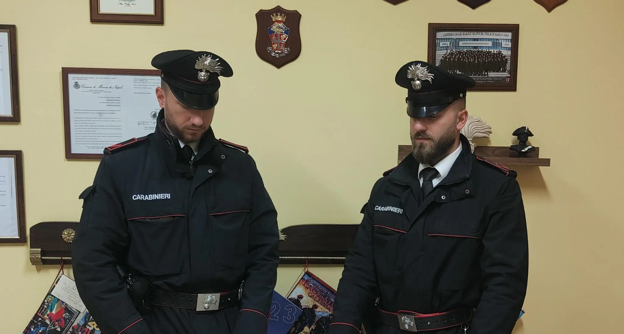 Carabinieri di Sellia Marina denunciano 4\u00A0uomini per violazione di domicilio, possesso di attrezzi da scasso e porto di coltello\n