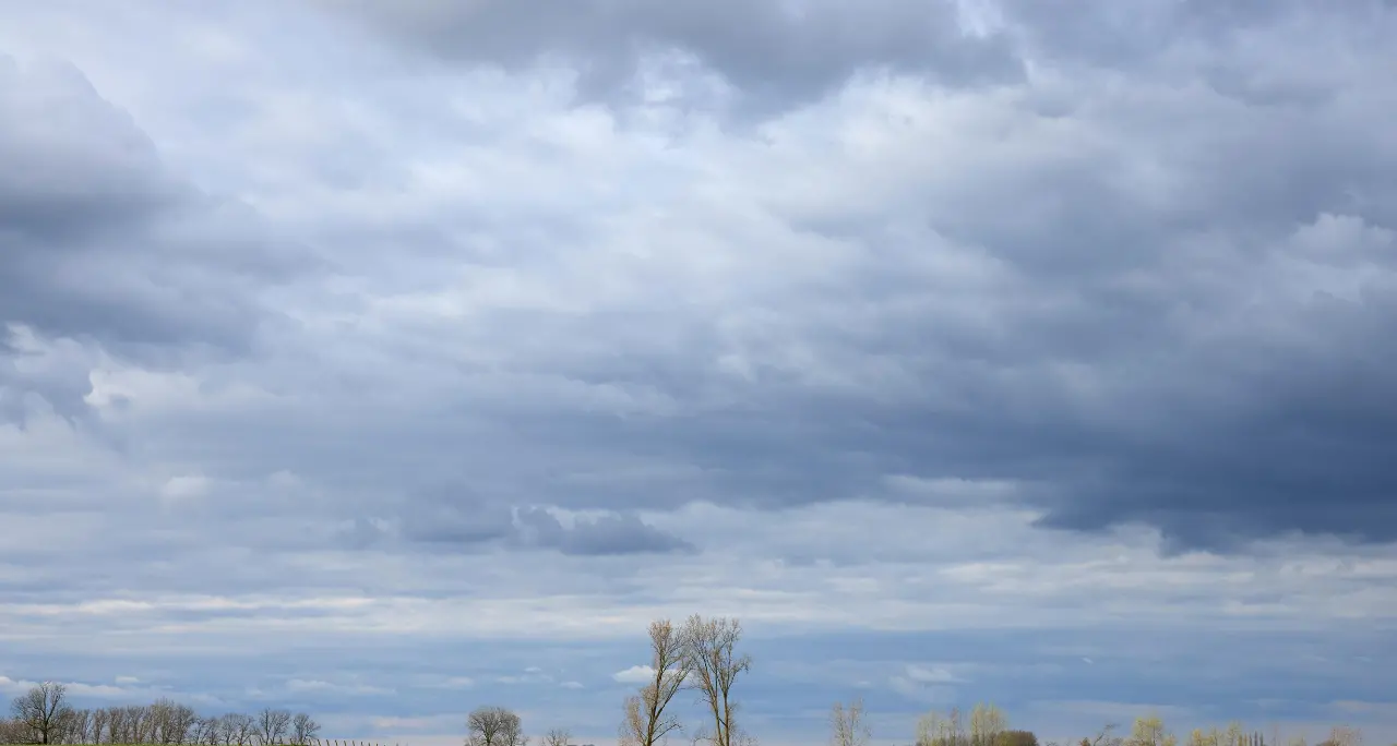 Primo Maggio, su coraggio: temperature giù di 10 gradi, vento forte e gelate notturne sui monti\n