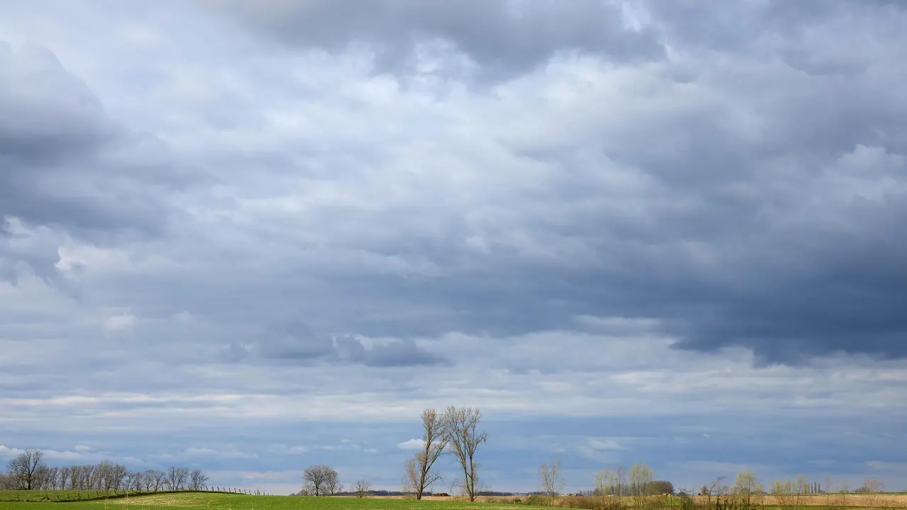 Primo Maggio, su coraggio: temperature giù di 10 gradi, vento forte e gelate notturne sui monti\n
