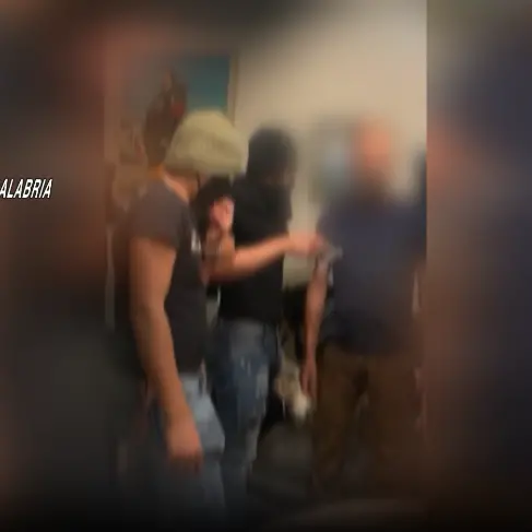 Quando il dolore diventa contenuto, la deriva social del branco che fa della violenza intrattenimento merita una risposta\n