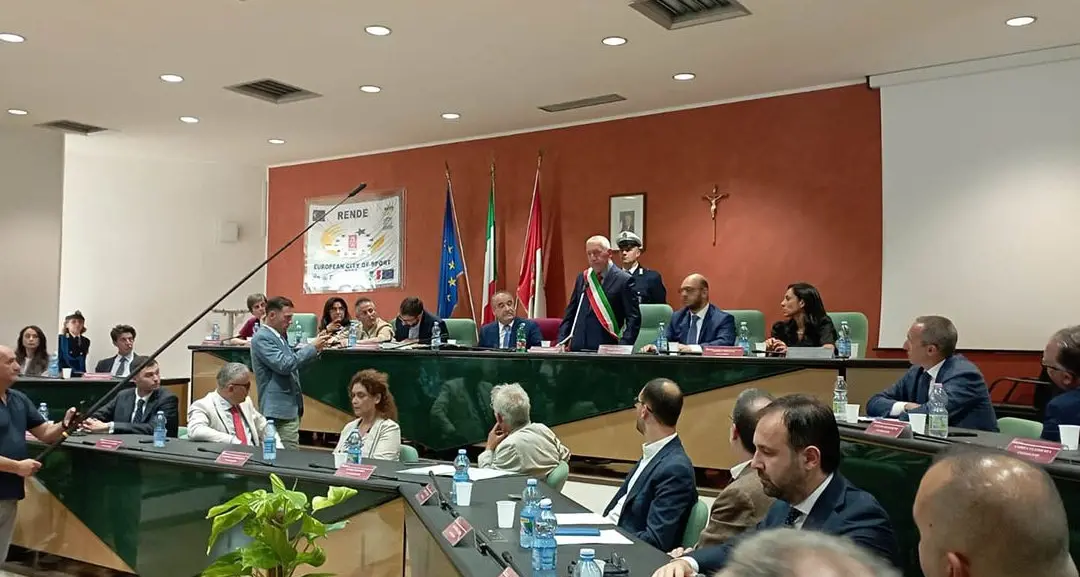 Rende, si riunisce il Consiglio comunale:\u00A0il rendiconto dei lavori\n