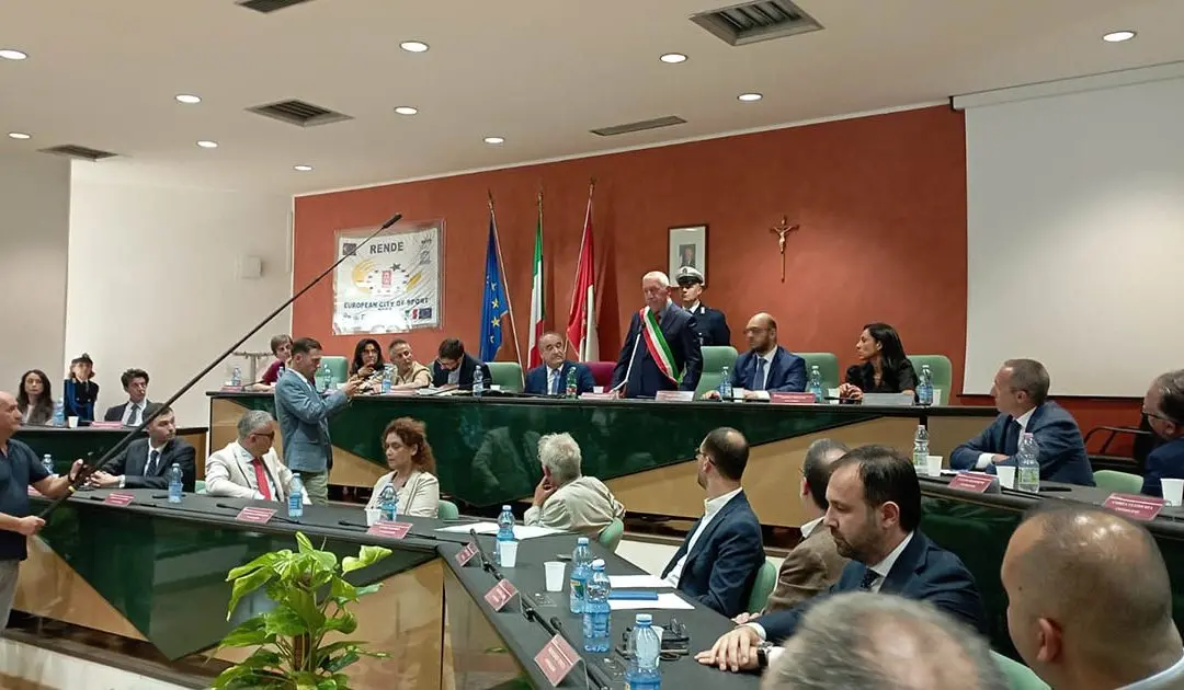 Rende, si riunisce il Consiglio comunale:\u00A0il rendiconto dei lavori\n