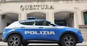 Reggio, cosparge di benzina il perimetro della casa dei genitori: fermato dalla Polizia\n
