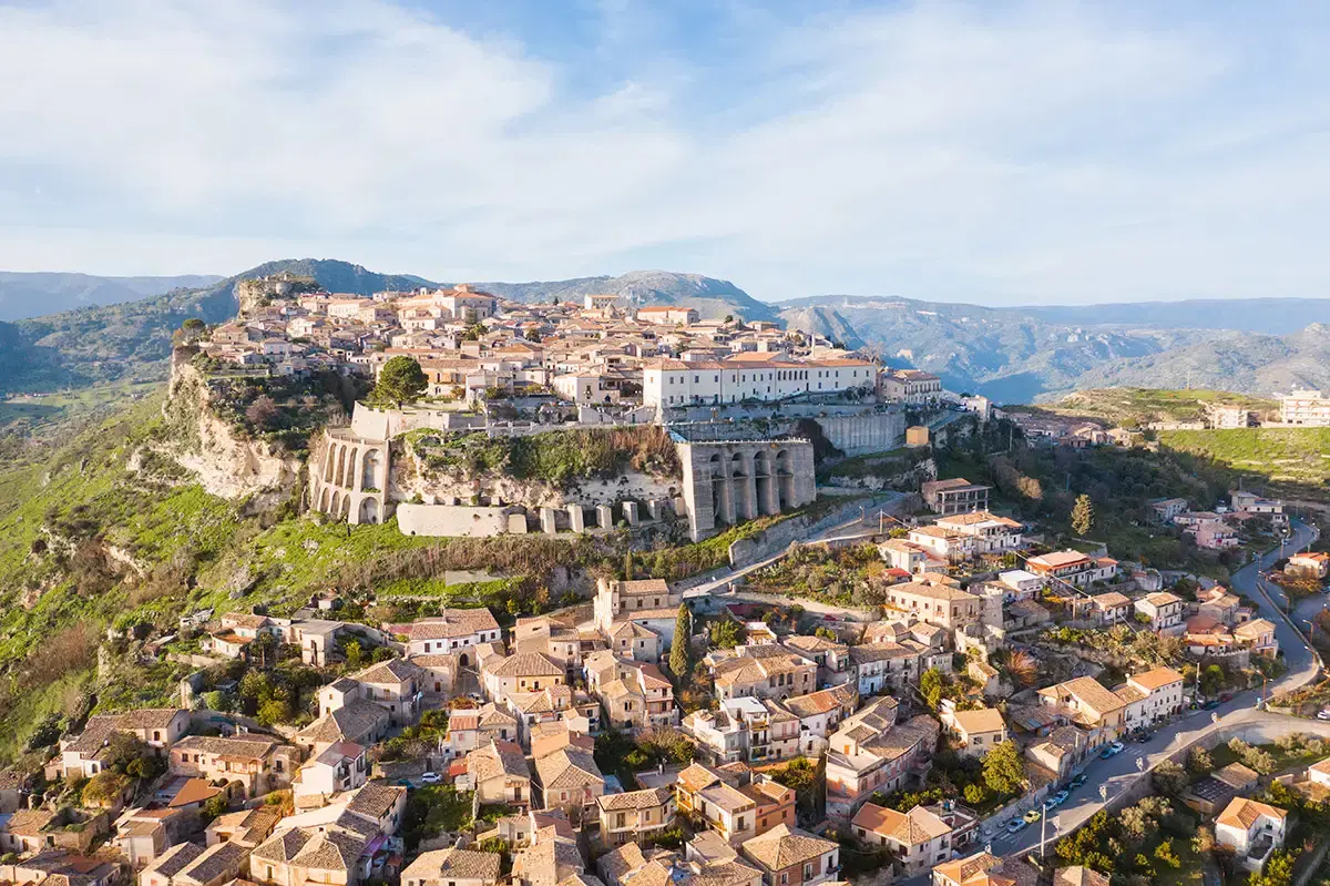 La Regione lancia “Ripopola Calabria”: progetto innovativo per rilanciare i piccoli borghi\n