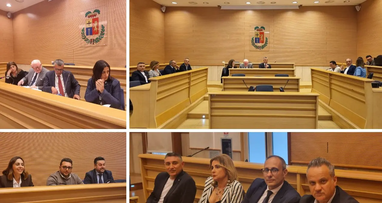 <p>Provincia, il Consiglio <span style=\"color:hsl(0, 75%, 60%);\">vara all’unanimità il bilancio</span> e L’Andolina spazza via le polemiche del giorno prima</p>