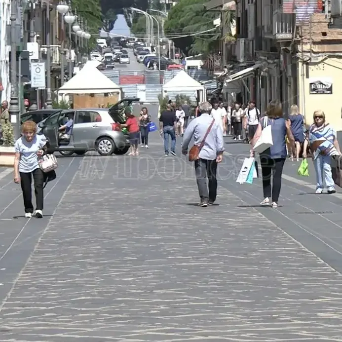 <p>Popolazione residente in Calabria stabile grazie alla presenza degli stranieri (+5,5%). Calano i nuovi nati: i dati Istat</p>