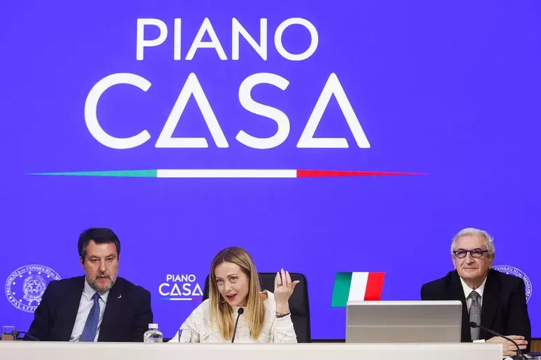 Piano casa e accise, Meloni: «Risposte concrete su alloggi e carburanti»\n