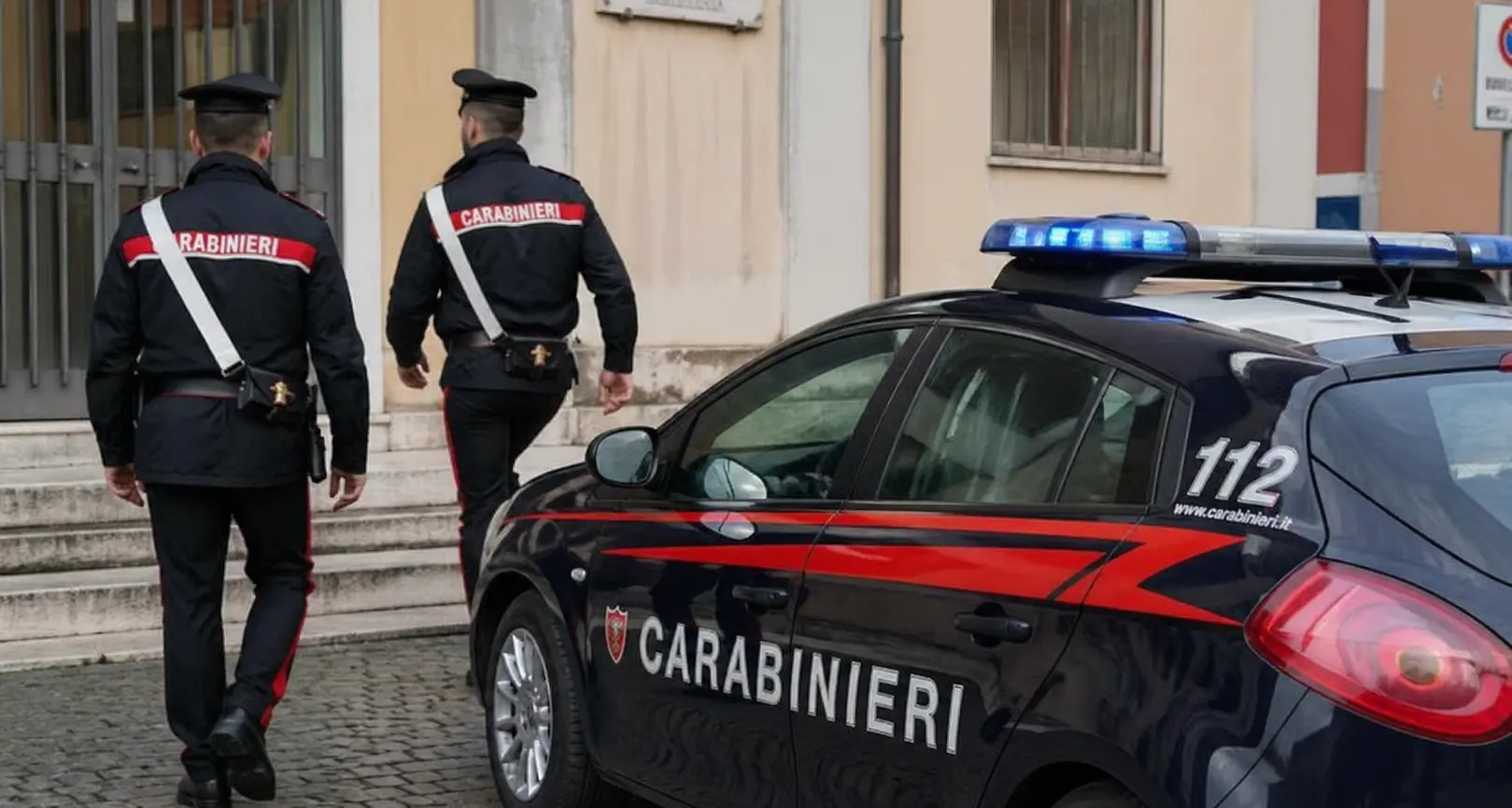 «Suo figlio ha investito una donna incinta»: truffa del finto incidente, anziana raggirata a Crotone per oltre 10mila euro\n