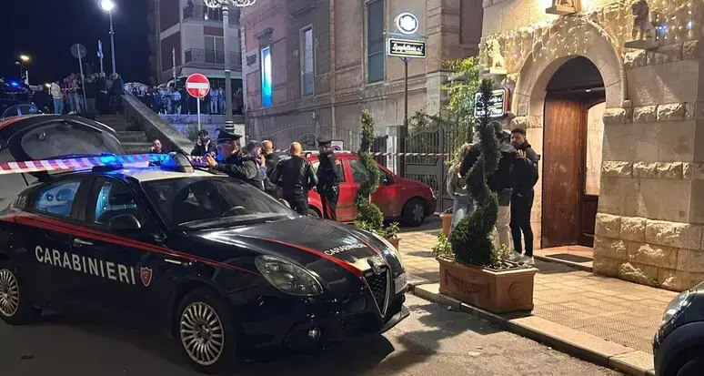 Colpi di arma da fuoco in un ristorante nel Barese, un morto: indagini sulla dinamica\n