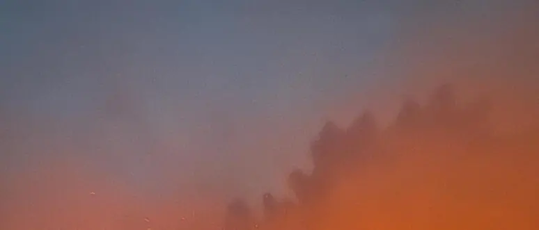 Maxi incendio tra Lucca e Pisa, evacuate 3.500 persone ad Asciano\n