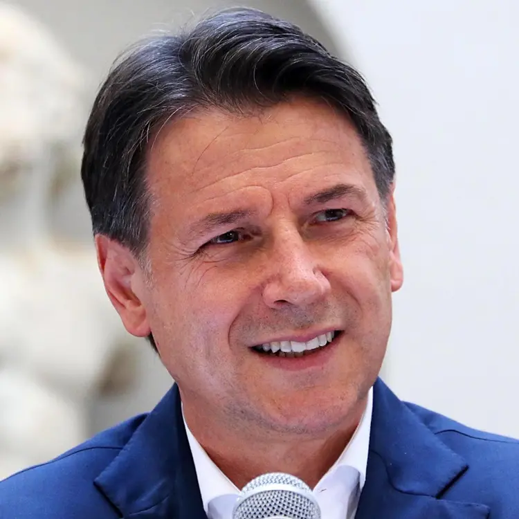 Giuseppe Conte operato, il leader del M5S sta bene: «Qualche giorno di convalescenza e si riparte»\n