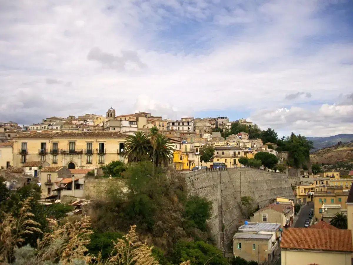 Caulonia, Maiolo:\u00A0«In questa terra di Calabria\u00A0il Lavoro ha significato Resistenza, appartenenza, identità»\n