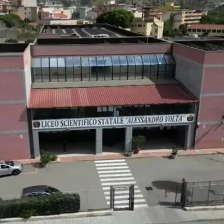Global Schools Prize, il liceo Volta di Reggio Calabria tra i 50 finalisti del riconoscimento internazionale. Valditara: «Un orgoglio»\n
