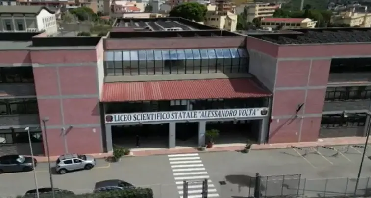 Global Schools Prize, il liceo Volta di Reggio Calabria tra i 50 finalisti del riconoscimento internazionale. Valditara: «Un orgoglio»\n