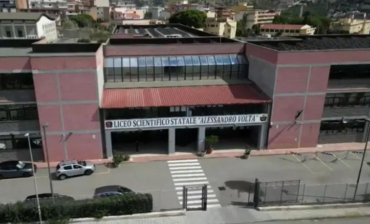 Global Schools Prize, il liceo Volta di Reggio Calabria tra i 50 finalisti del riconoscimento internazionale. Valditara: «Un orgoglio»\n