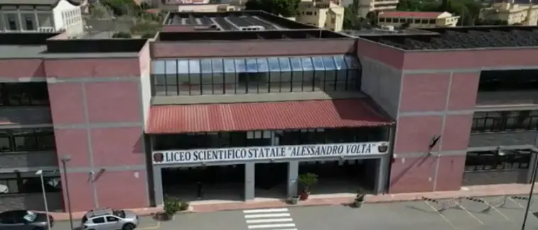 Global Schools Prize, il liceo Volta di Reggio Calabria tra i 50 finalisti del riconoscimento internazionale. Valditara: «Un orgoglio»\n