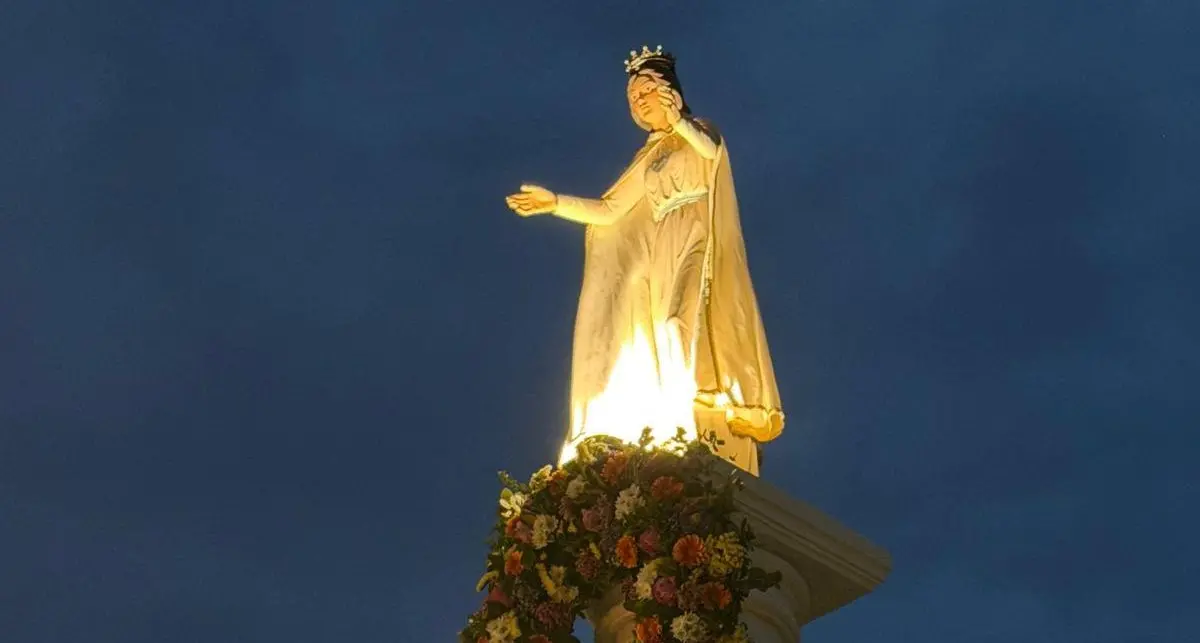 Paravati, la Vergine giovinetta di Natuzza ritorna in piazza Nassiriya. Il figlio Franco: «Mamma sta gioendo dal cielo»\n