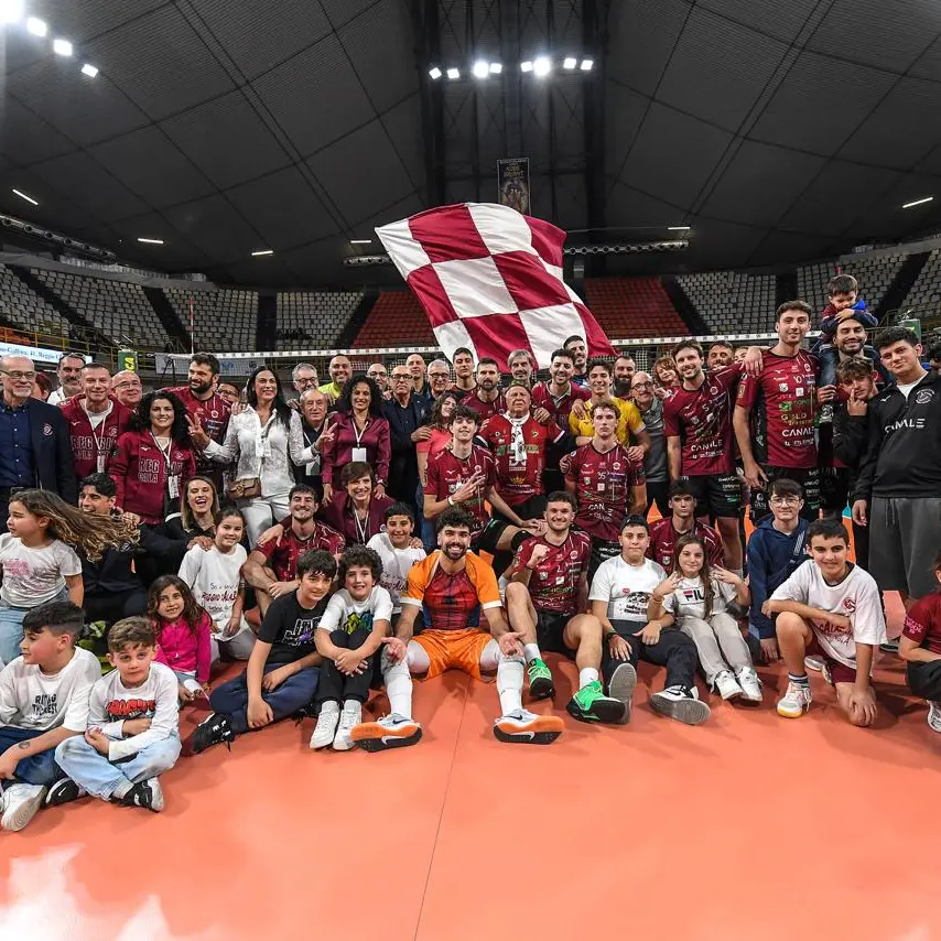 Volley, la Domotek Reggio vola in finale play off A2: Acqui Terme travolta 3-0 davanti a cinquemila tifosi\n