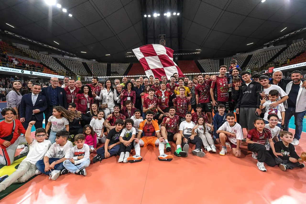 Volley, la Domotek Reggio vola in finale play off A2: Acqui Terme travolta 3-0 davanti a cinquemila tifosi\n