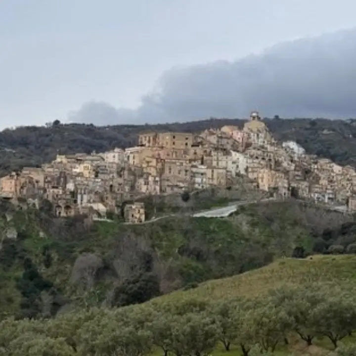 Calabria, dai borghi vetrina al ripopolamento: la nuova scommessa (tutta da vincere) per ridare vita ai centri storici\n