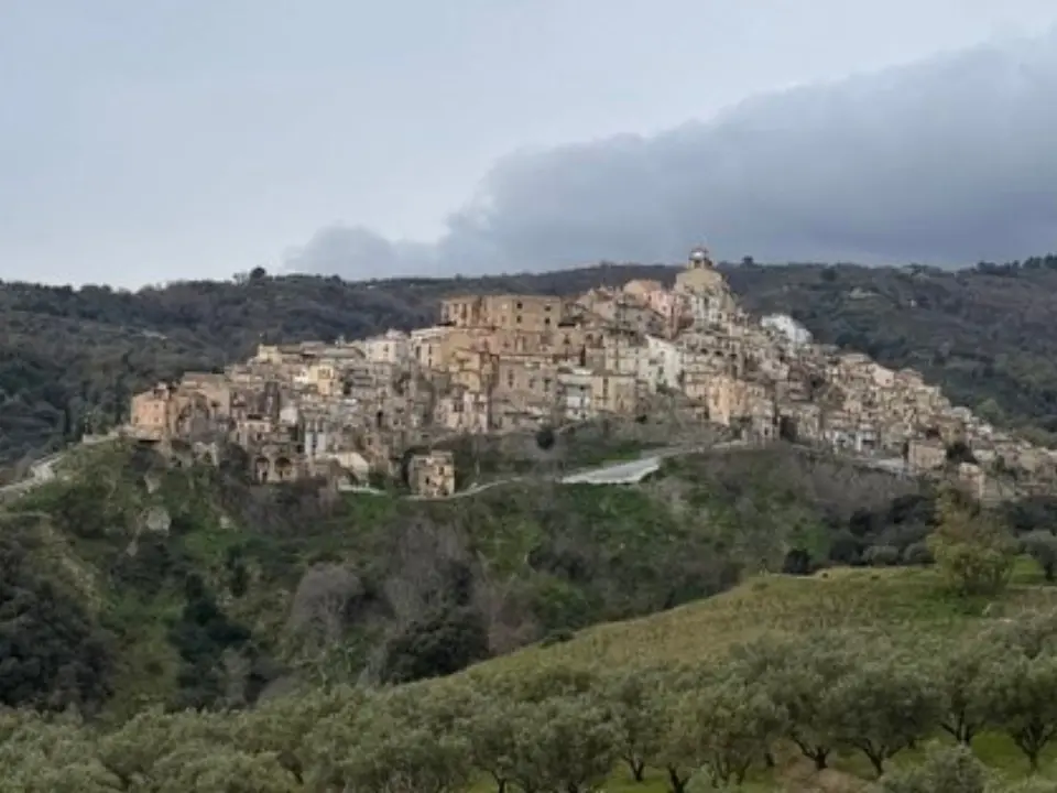 Calabria, dai borghi vetrina al ripopolamento: la nuova scommessa (tutta da vincere) per ridare vita ai centri storici