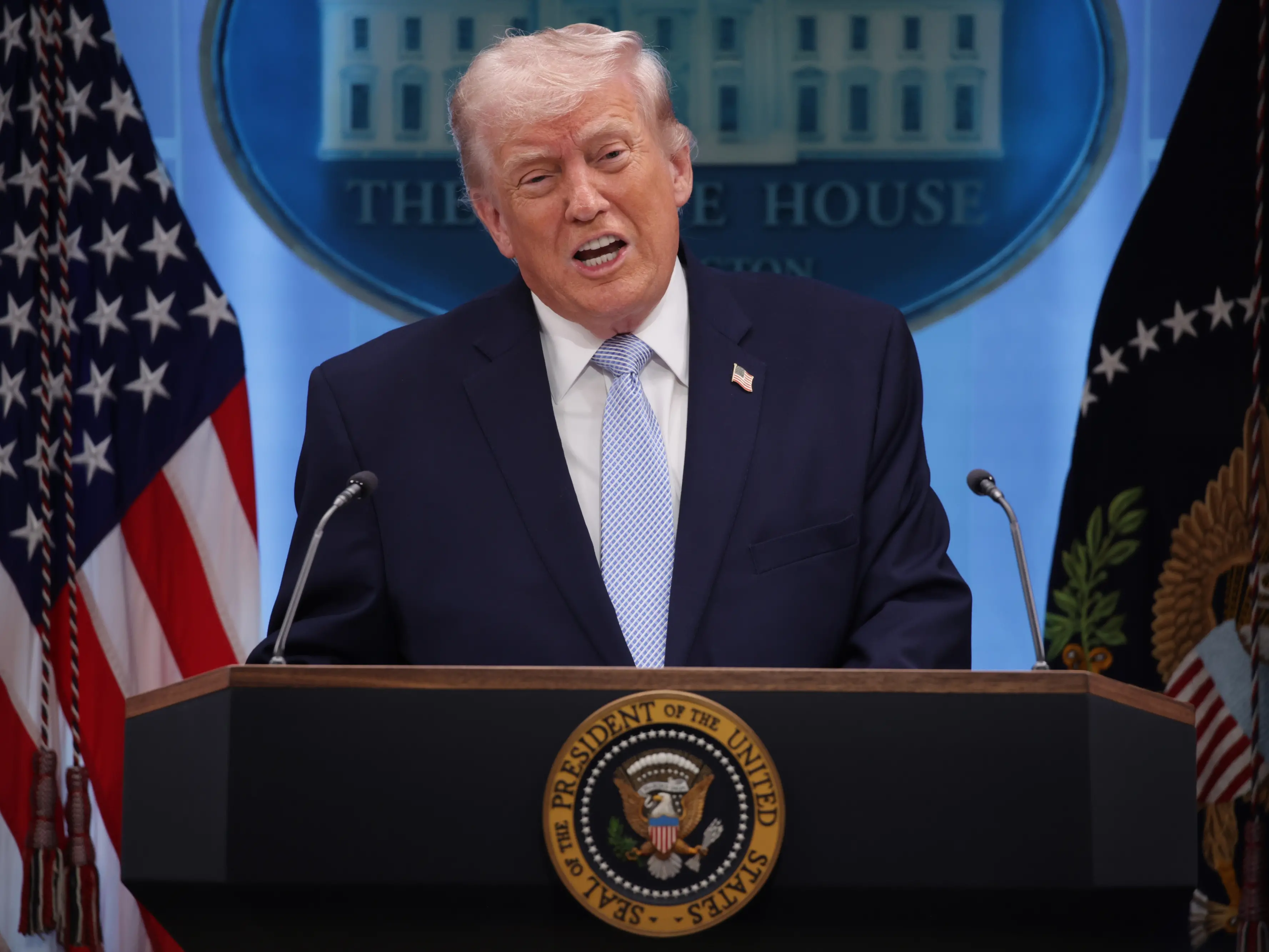 Trump: «Tradimento dire che gli Usa non stanno vincendo». E su Cuba: «Finito con Teheran prenderemo il controllo»