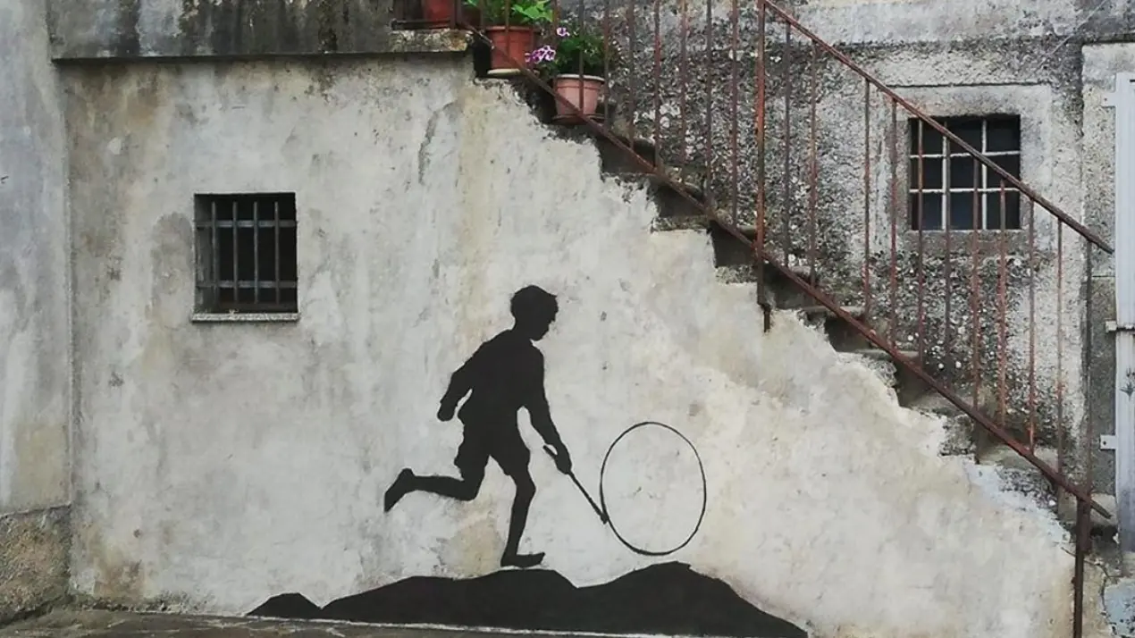 <p>Un murales a Brognaturo, nelle Serre vibonesi</p>\\n