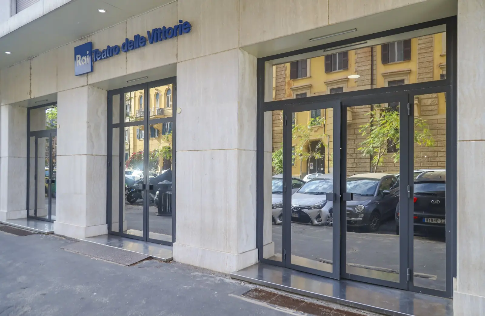 Giù le mani dal Teatro delle Vittorie! Un pezzo di storia Rai rischia di sparire\n