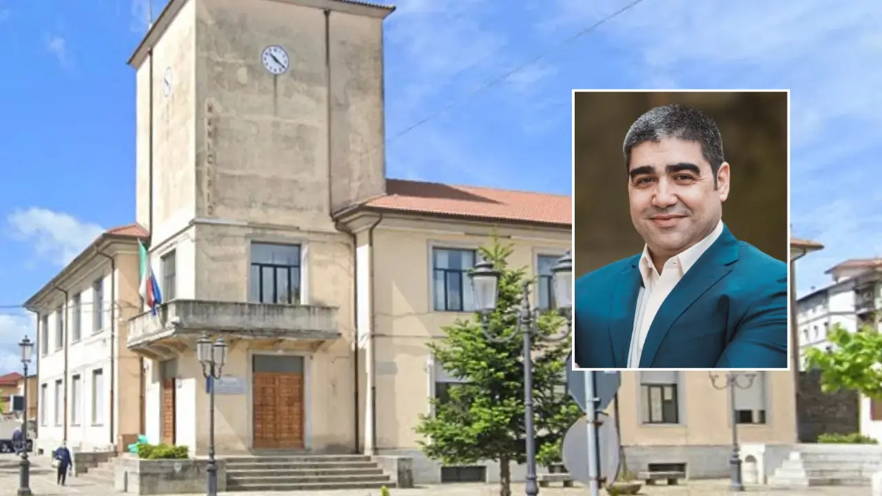 Elezioni a Serra, primo comizio per Adriano Tassone che apre la campagna presentando in piazza la sua lista\n