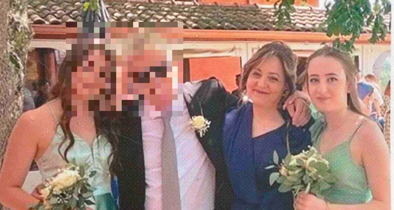 Madre e figlia morte avvelenate, la polizia torna nella casa di famiglia per prelevare cellulari e pc delle vittime\n