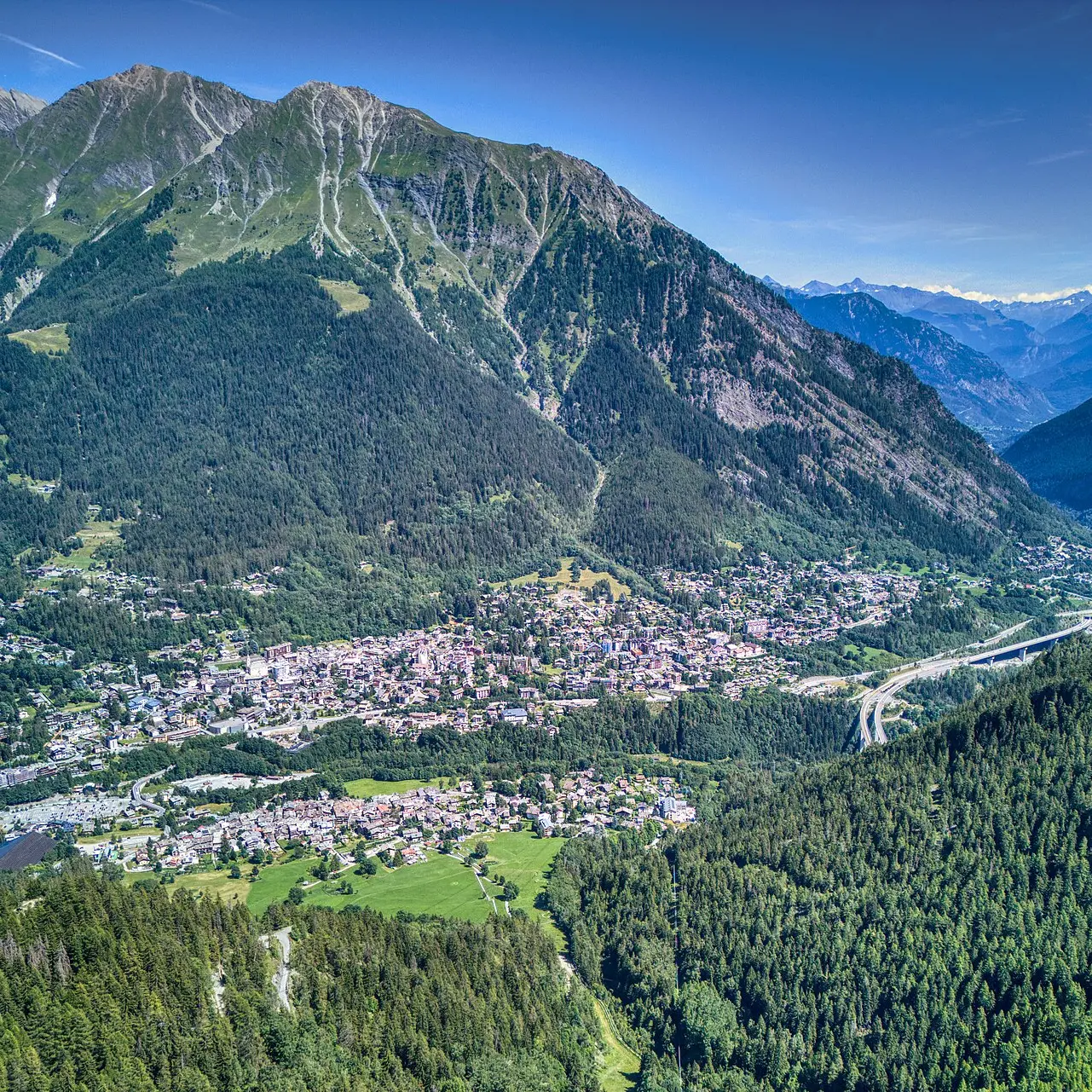 Imprenditori calabresi nei guai: saranno processati per aver nascosto un latitante a Courmayeur\n