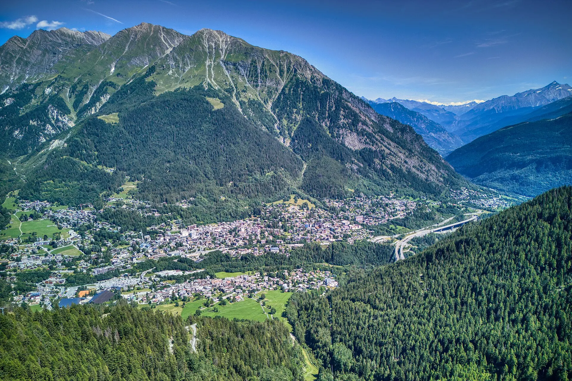 Imprenditori calabresi nei guai: saranno processati per aver nascosto un latitante a Courmayeur\n