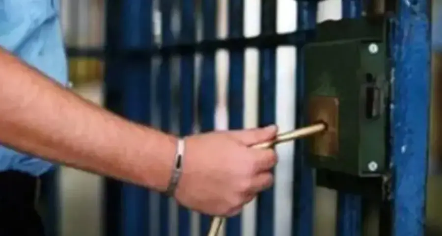 Spinte, calci e sputi: detenuto calabrese aggredisce una sovrintendente della Polizia penitenziaria\u00A0nel carcere di Messina\n