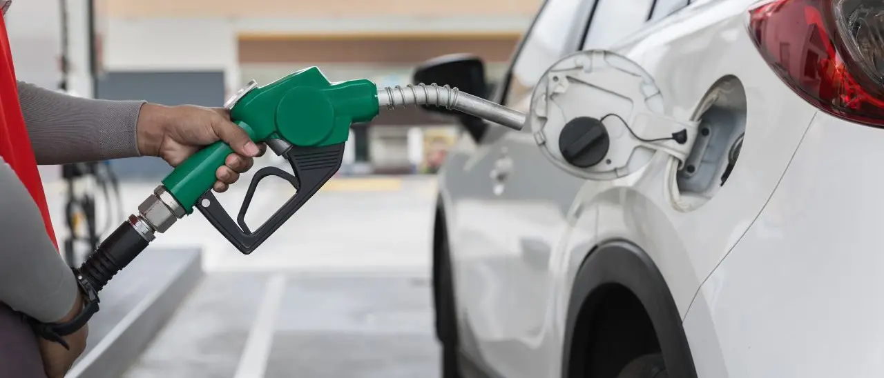 Rincari:\u00A0gasolio sopra i 2 euro al litro, la benzina sale a 1,9. Arriva la stangata per chi rientra dal Ponte dell’1 maggio»\n