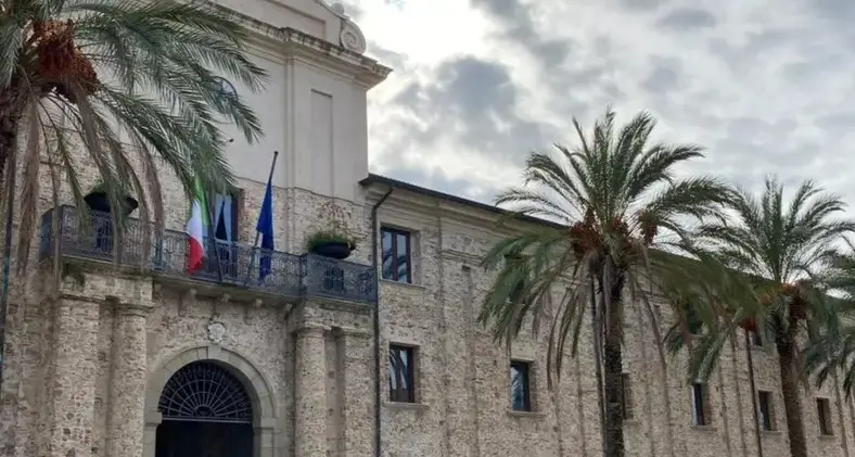 Soriano, si insediano i commissari dopo lo scioglimento per mafia del Consiglio comunale: ecco chi sono\n