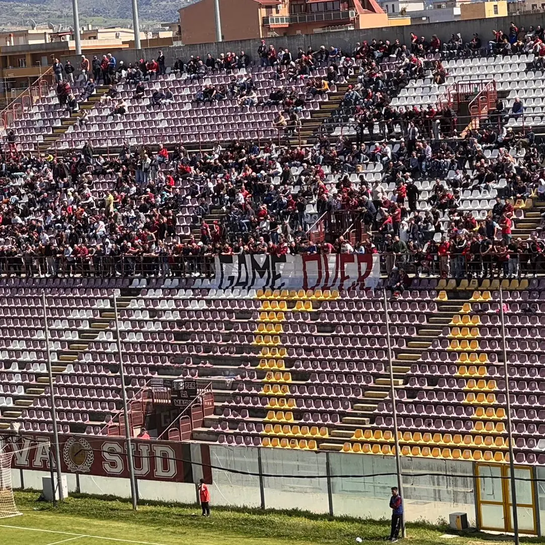<p>Reggina, sfumato il sogno promozione: gli amaranto condannati al quarto anno di serie D</p>