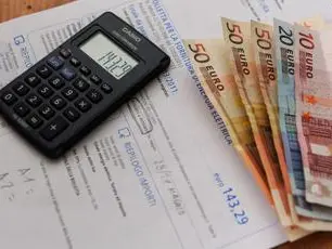 Guerra in Iran, la stangata pesa mille euro a famiglia: aumenti nell’energia e per la spesa