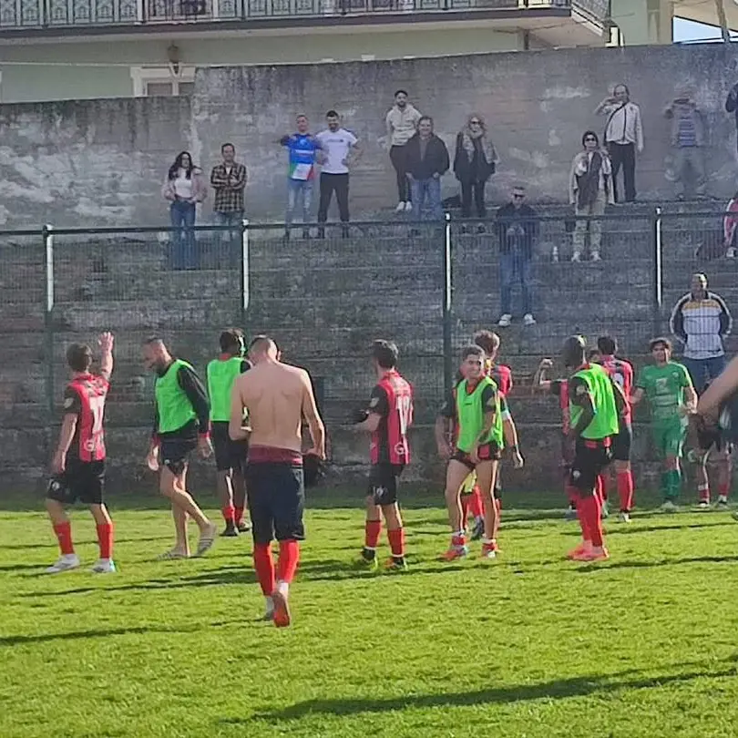 <p>I verdetti: Morrone campione, playoff Mesoraca-Sersale. Si salva l’Acri</p>