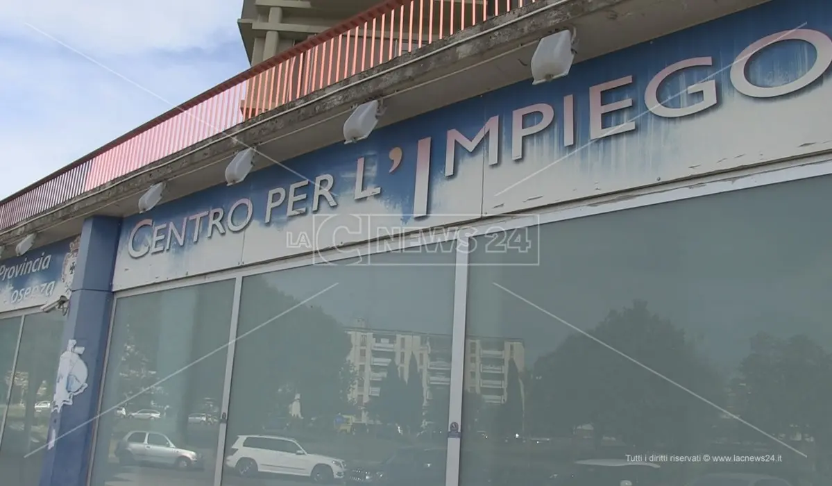 Regione Calabria, il comfort è una priorità:\u00A048mila euro per 227 nuove sedute ergonomiche negli uffici di Cosenza\n