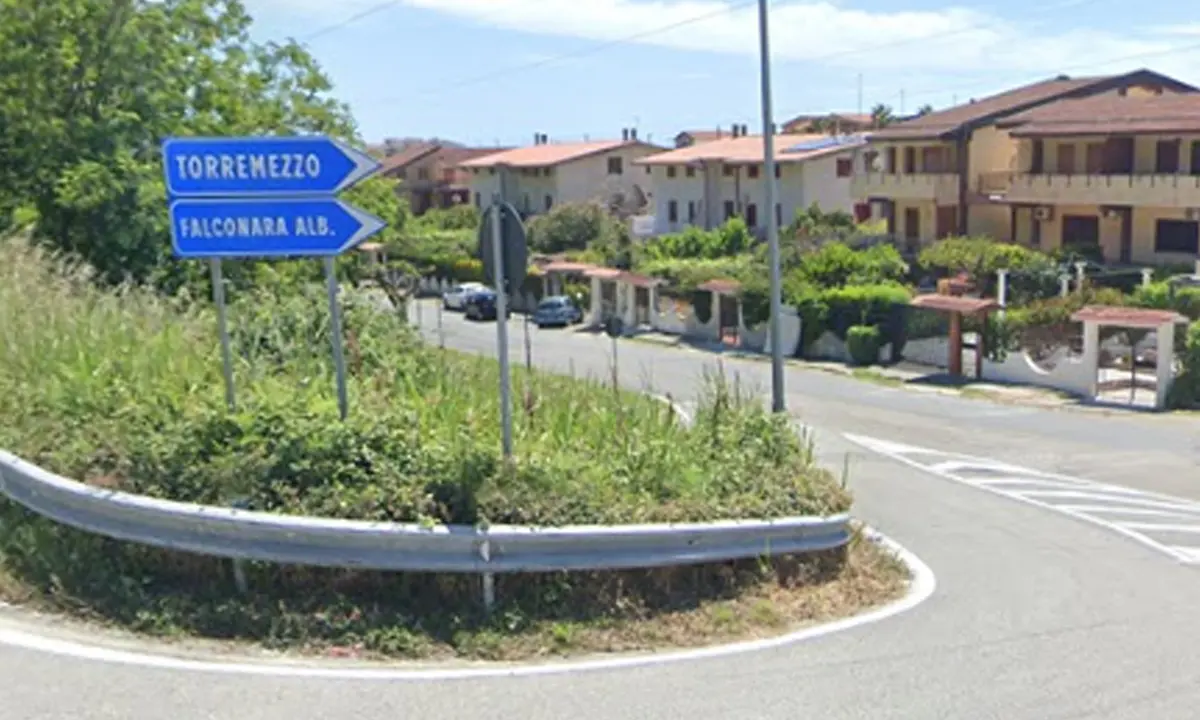 Estate in Calabria, il caro carburante cambia i viaggi: «Si va verso itinerari più brevi, qui disagi ma il potenziale è enorme»\n