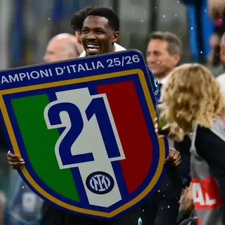 Notte tricolore a Milano: l’Inter batte 2-0\u00A0il Parma e diventa campione d’Italia\n