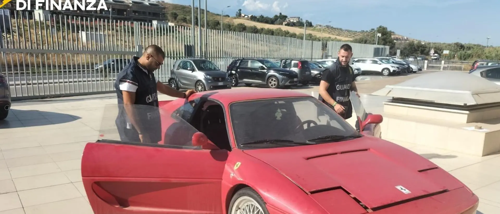 Da Toyota a Ferrari: a Catanzaro scoperta auto “tarocca”, distrutti stemmi e componenti falsi\n