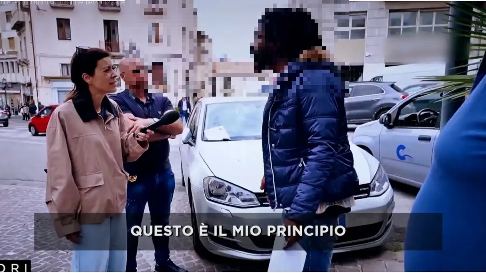 <p>Molesta giovani donne e <span style=\"color:hsl(0, 75%, 60%);\">lo ammette in tv</span>, il caso di Catanzaro finisce su Rete 4: «È come fossero le mie fidanzate»</p>