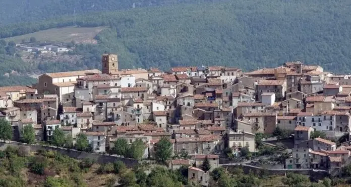 Bocchigliero, scoppia incendio all’interno di un appartamento: intervento tempestivo dei Vigili del fuoco\n