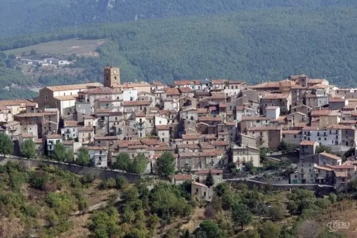Bocchigliero, scoppia incendio all’interno di un appartamento: intervento tempestivo dei Vigili del fuoco\n