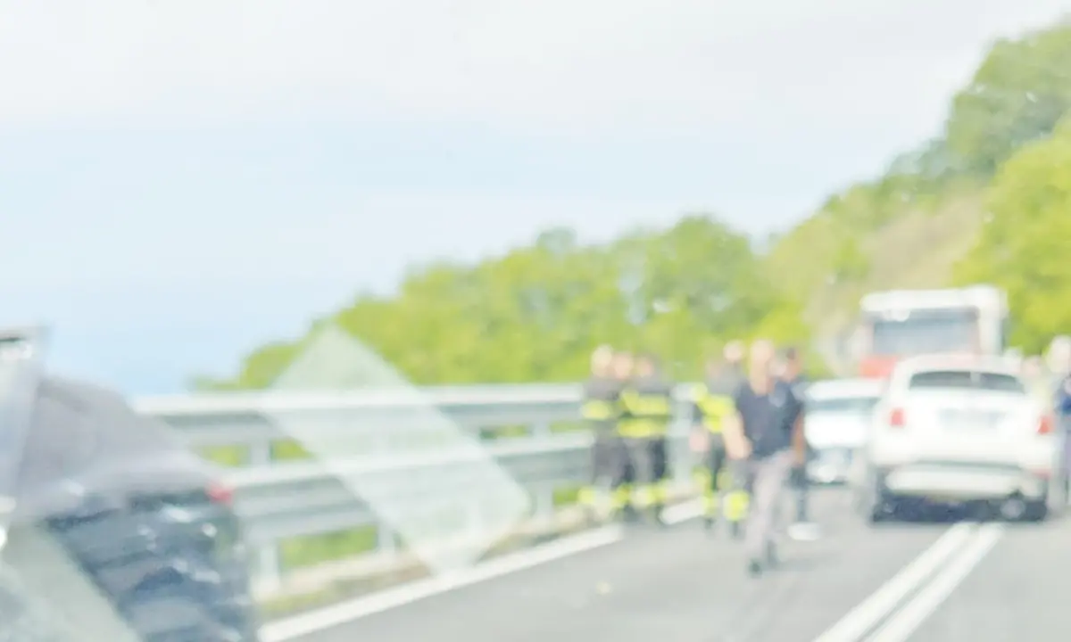 Incidente sulla SS 107 in direzione Paola, traffico rallentato\n