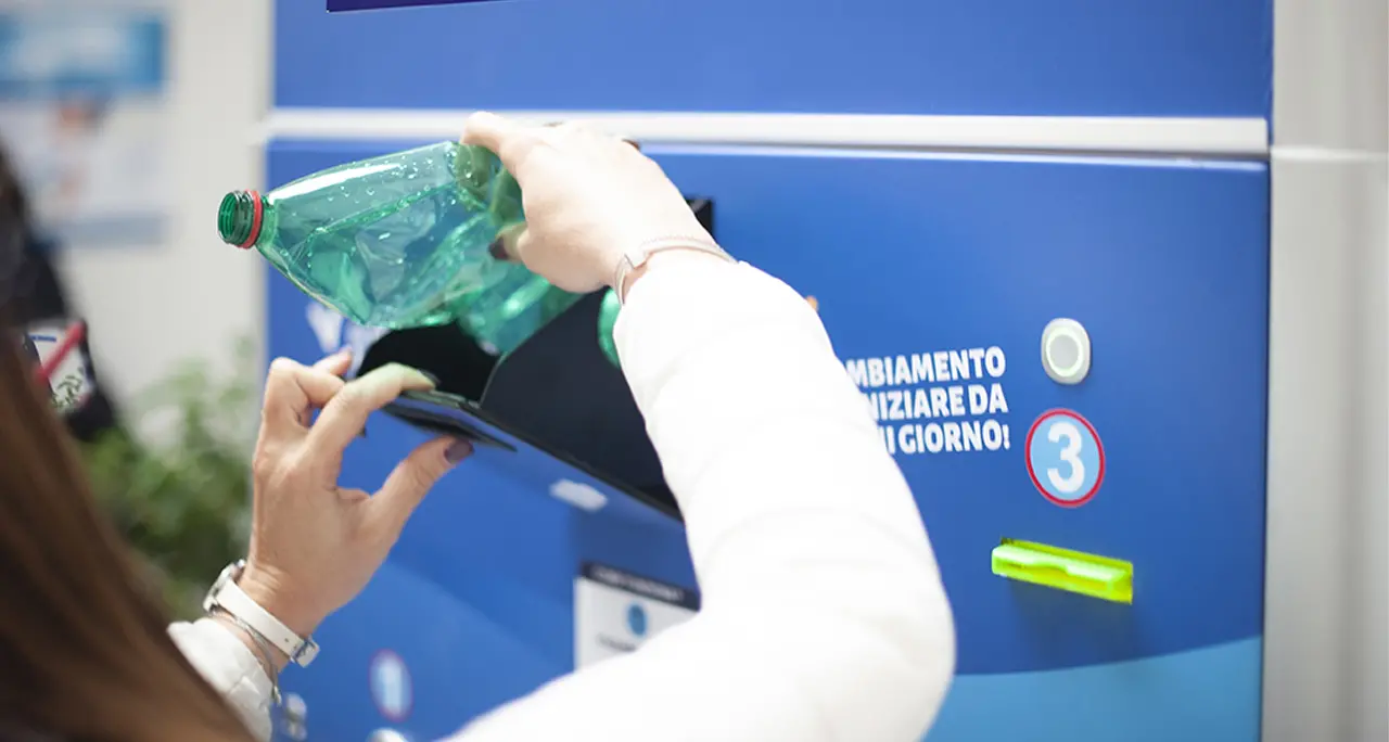 Raccolta differenziata, 36 isole ecologiche informatizzate in arrivo nei paesi del bacino dell’Angitola\n